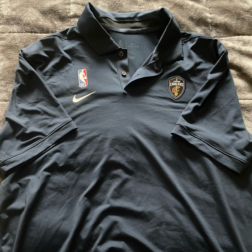 Medium Nike navy Cavs polo